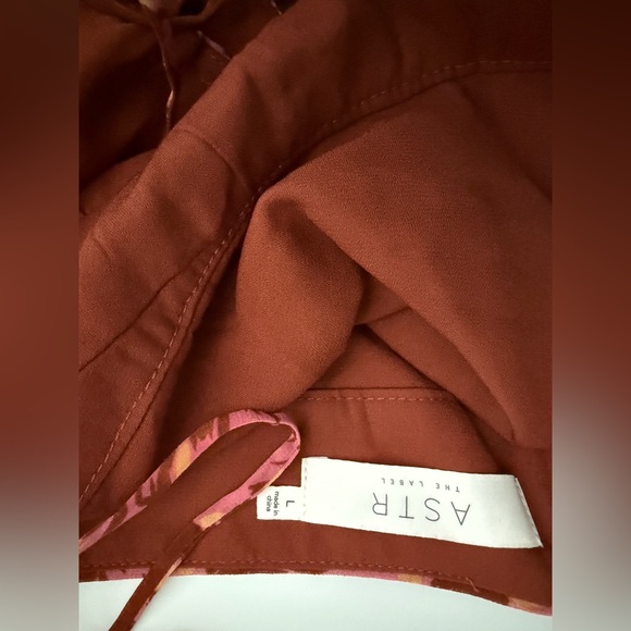 NWT- ASTR The Label- Anora Dress in Rust Floral- Size L - Picture 2 of 5